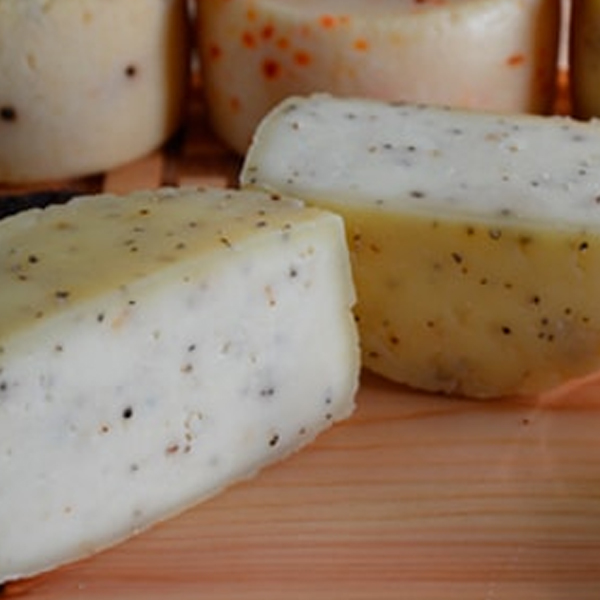 Pecorino Crotonese con pepe Nero Calabria Gusto