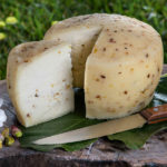 Pecorino Crotonese con pepe Nero Calabria Gusto
